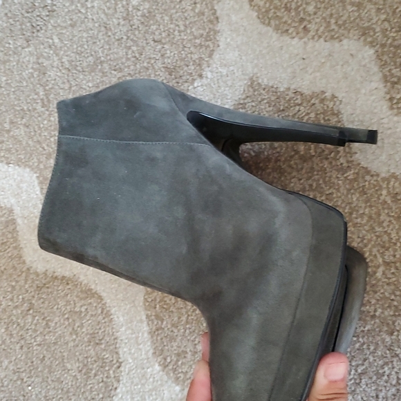 Boston Proper Khaki Green platform heels - Picture 10 of 11